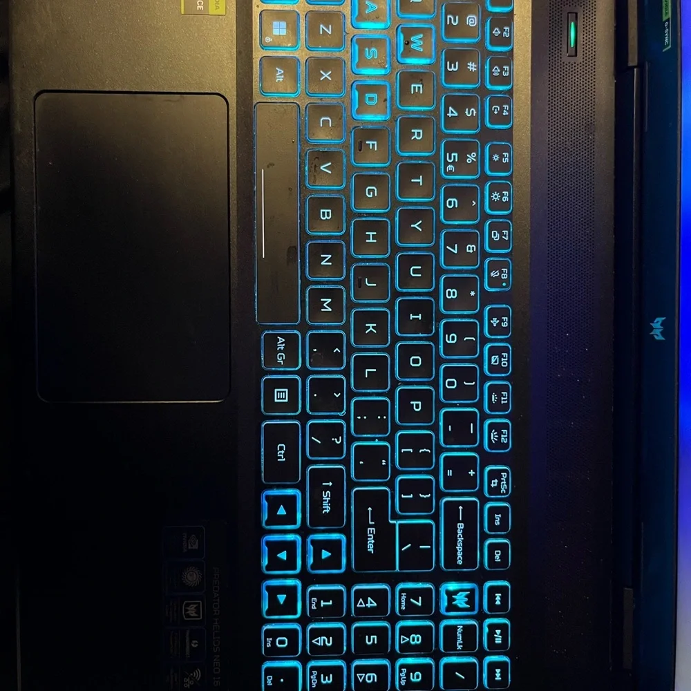 Gaming Laptop - Acer Predator Helios Neo 16 - Picture 2 of 7